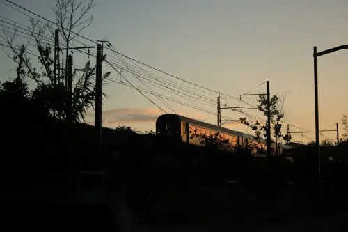 Train au lever de soleil à Béziers